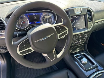 2022 Chrysler 300 Touring L