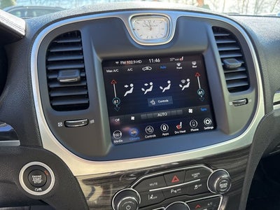 2022 Chrysler 300 Touring L