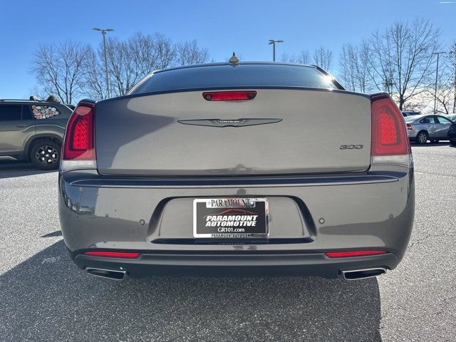 2022 Chrysler 300 Touring L