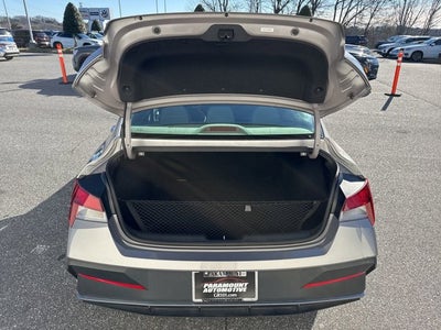 2025 Hyundai Elantra SE