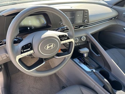 2025 Hyundai Elantra SE