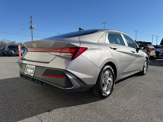 2025 Hyundai Elantra SE