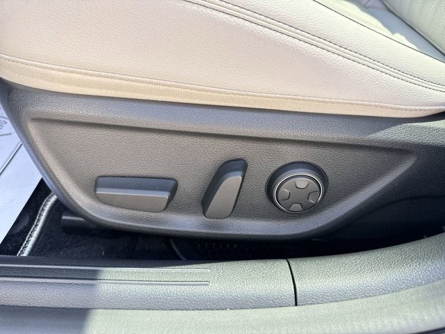 2025 Genesis G70 Base