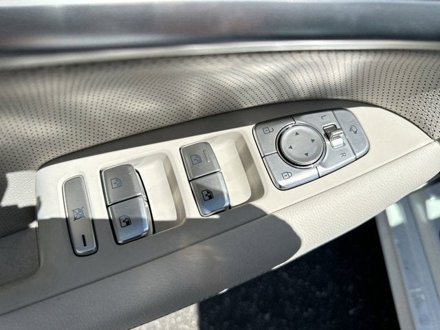 2025 Genesis G70 Base