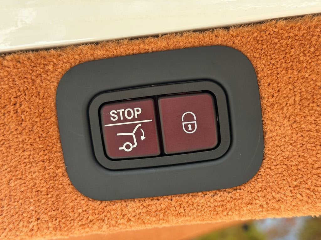 2023 Aston Martin DBX 707