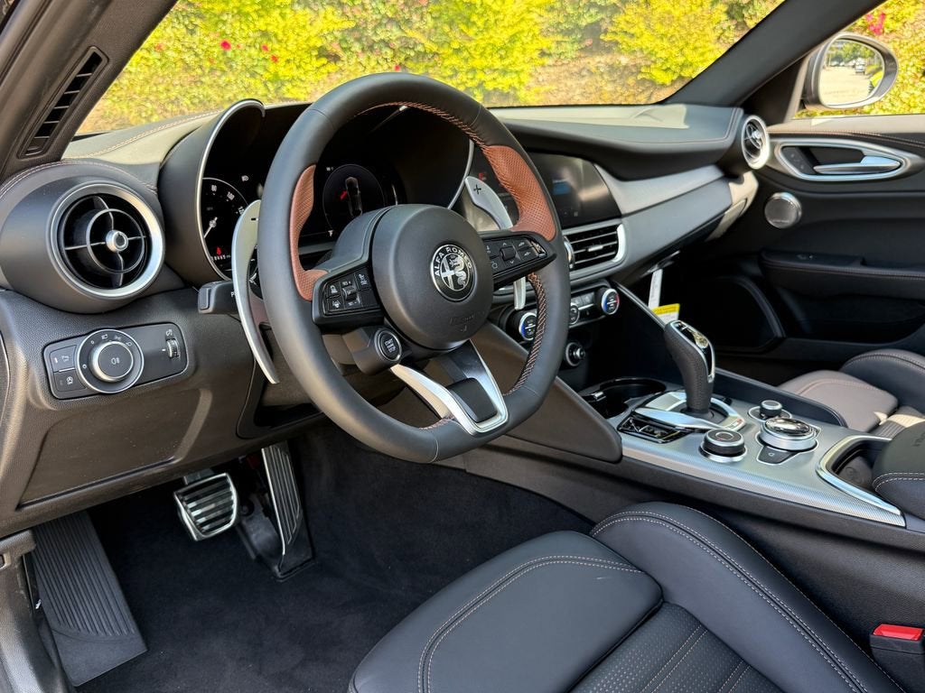 2025 Alfa Romeo Giulia Intensa