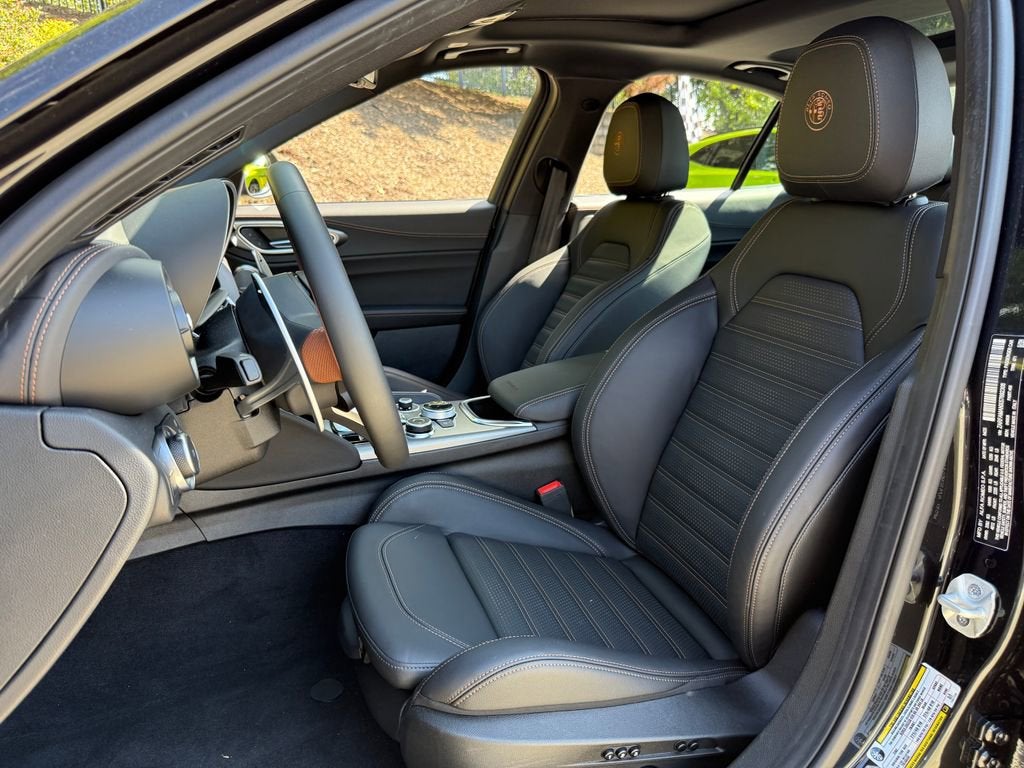 2025 Alfa Romeo Giulia Intensa