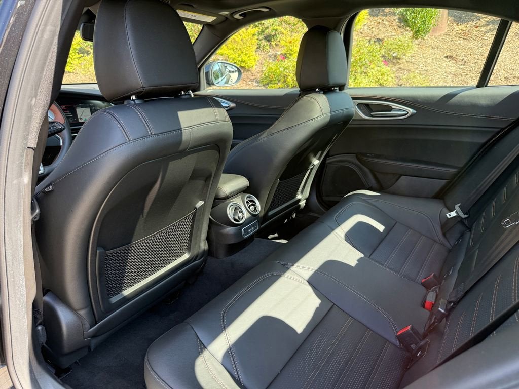 2025 Alfa Romeo Giulia Intensa