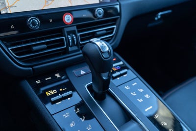 2022 Porsche Macan Base