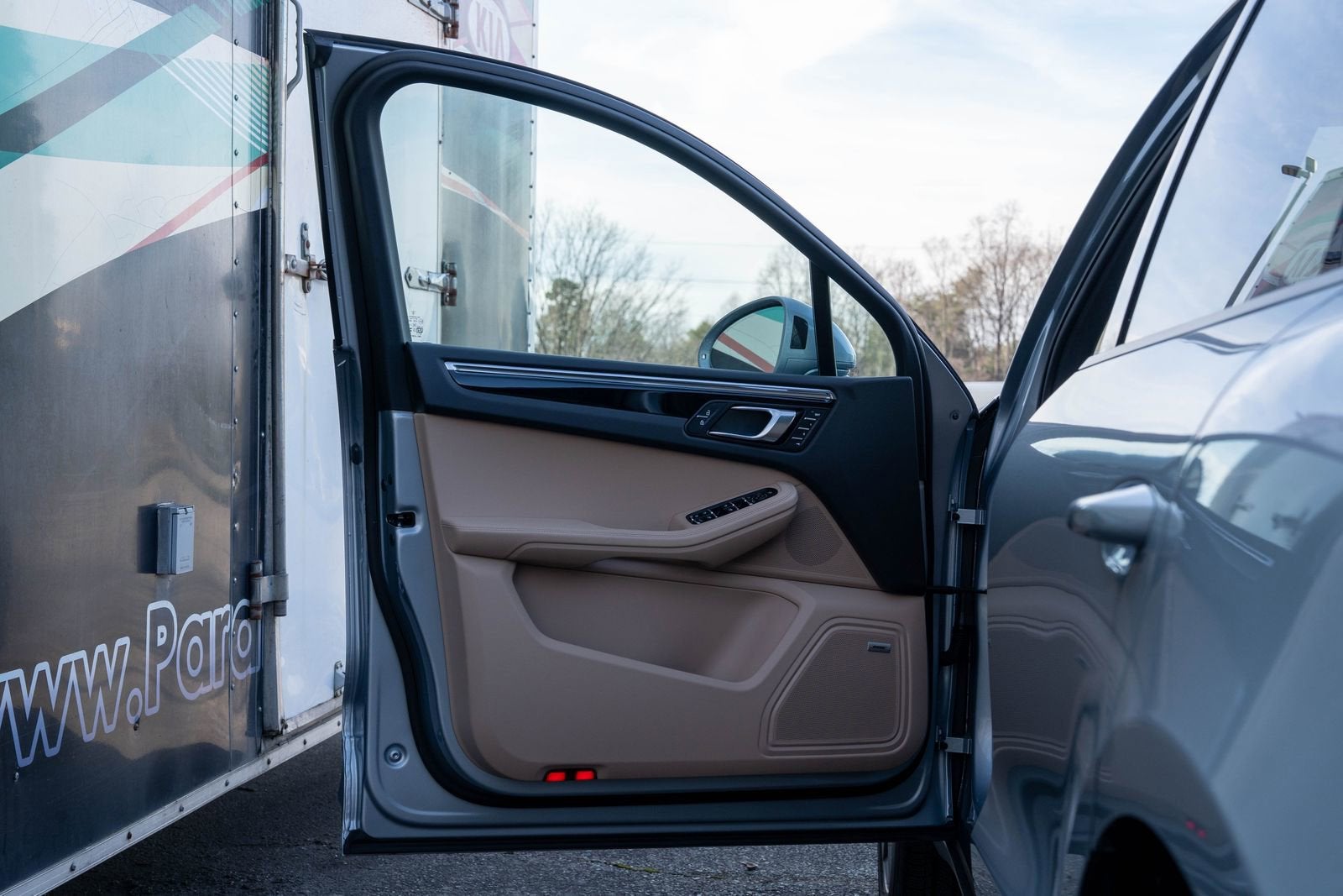 2025 Porsche Macan Base