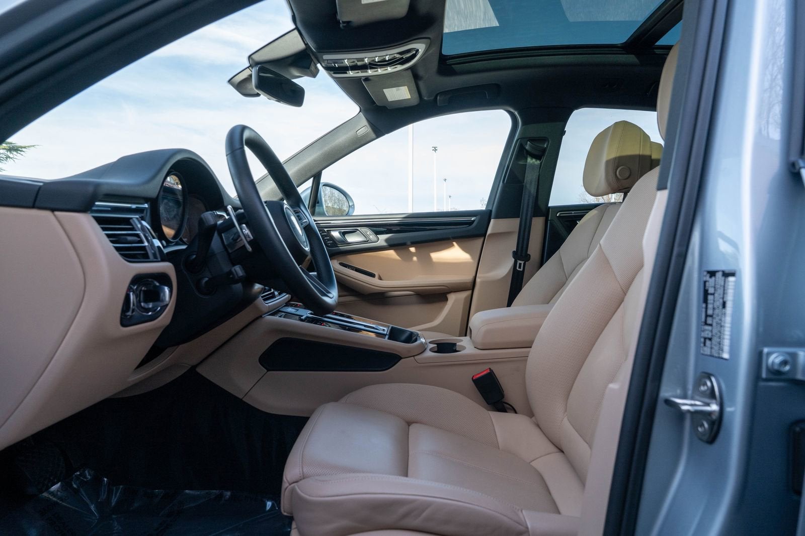 2025 Porsche Macan Base