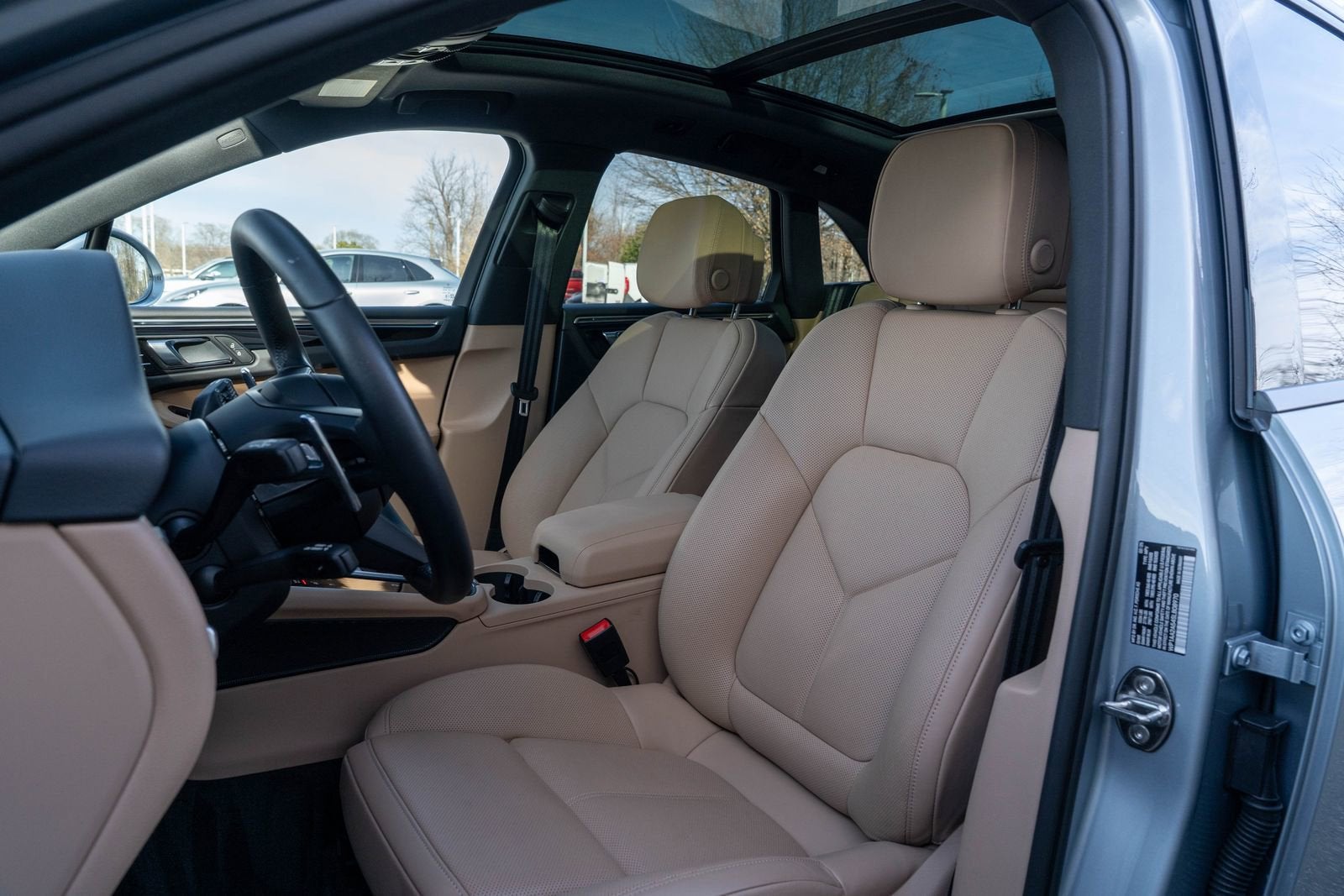 2025 Porsche Macan Base