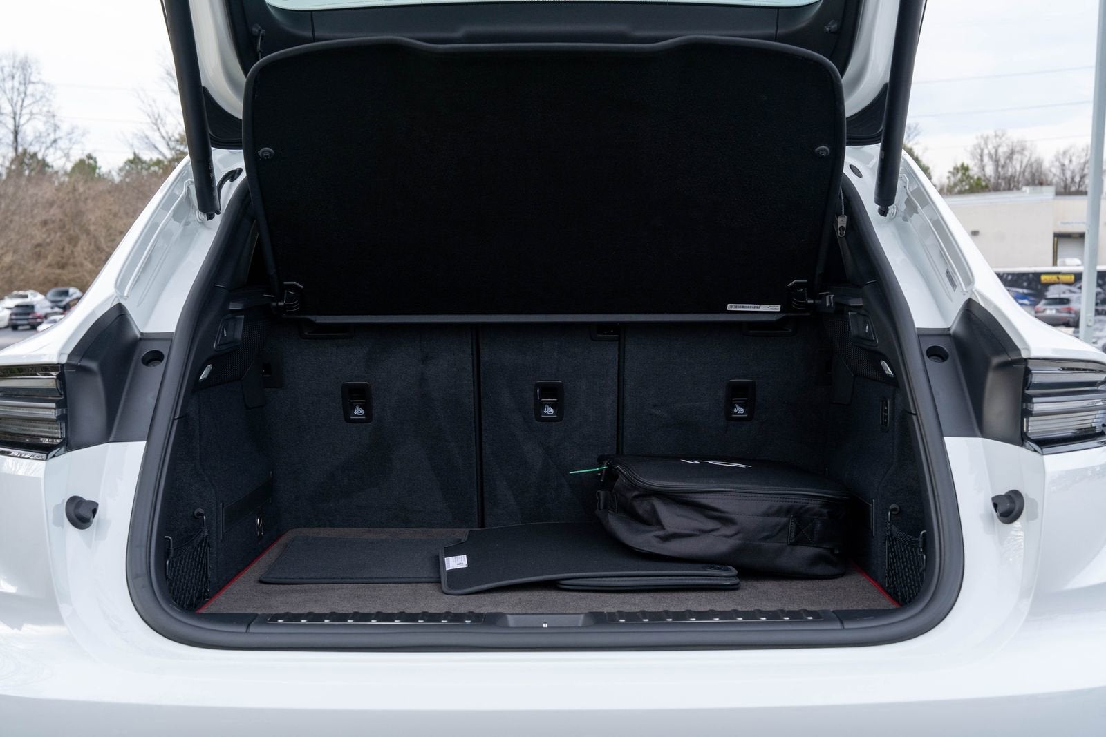 2025 Porsche Macan Electric 4S