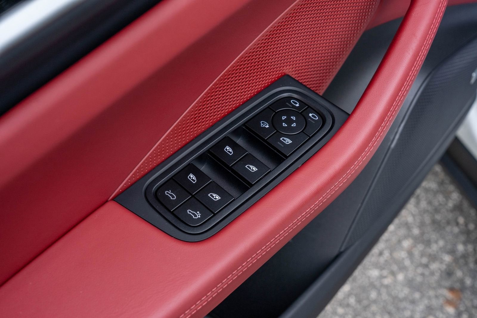 2025 Porsche Macan Electric 4S