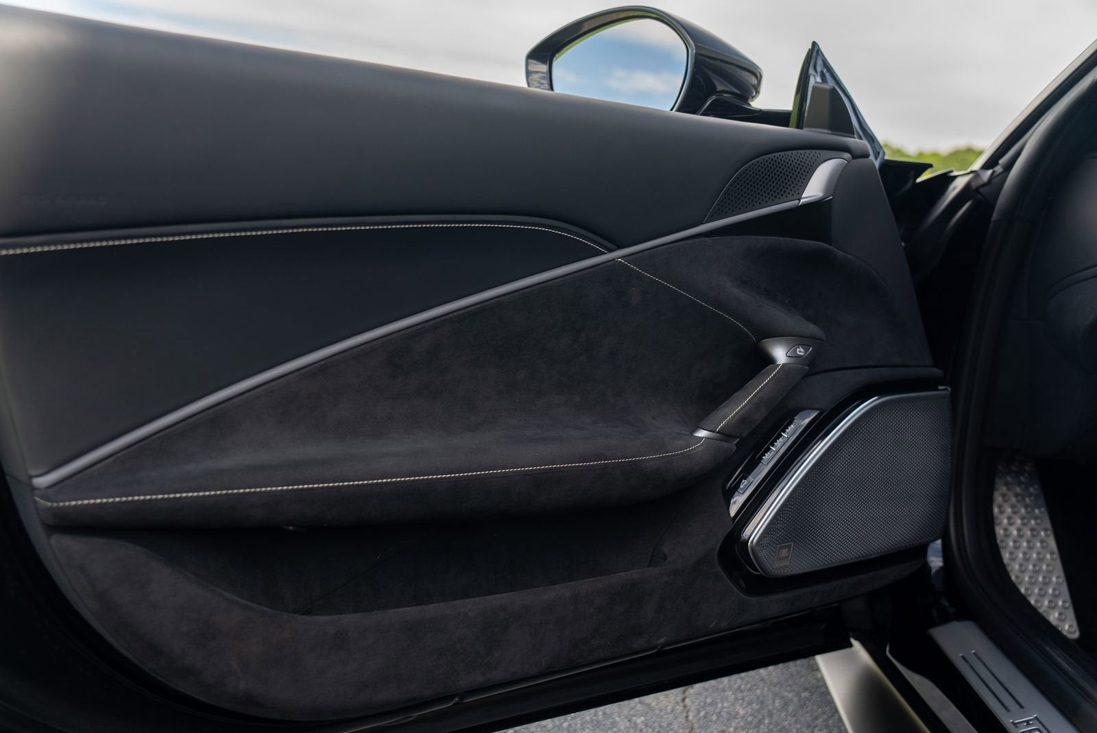 2022 Ferrari Roma Base