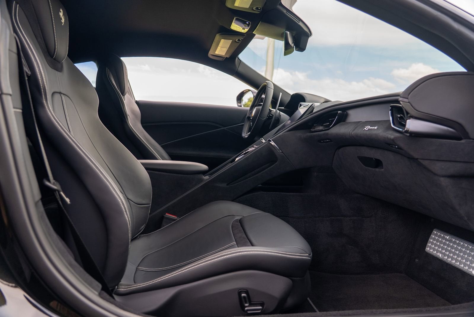 2022 Ferrari Roma Base