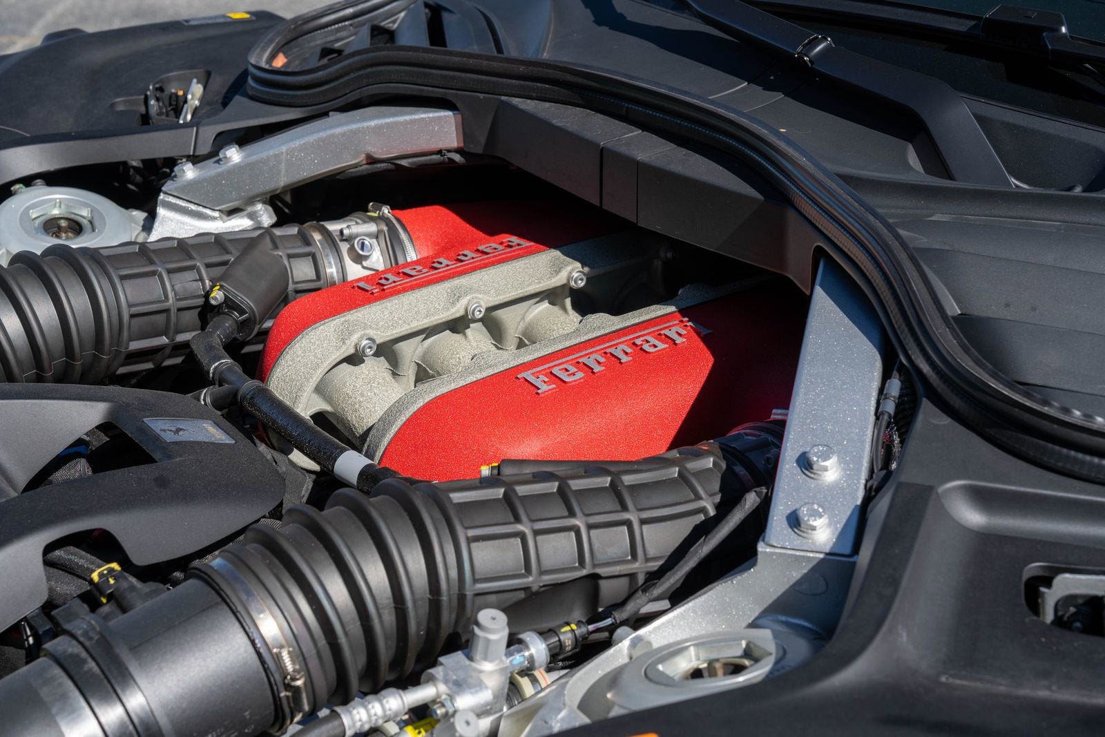 2025 Ferrari Purosangue Base