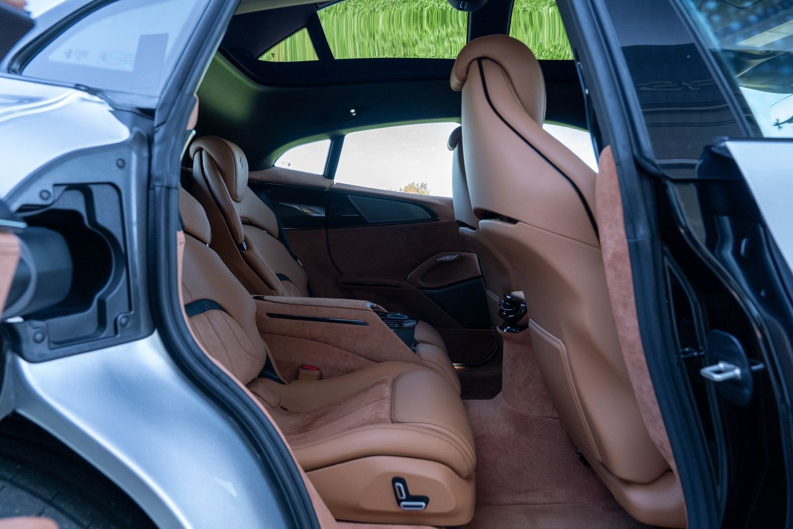 2025 Ferrari Purosangue Base