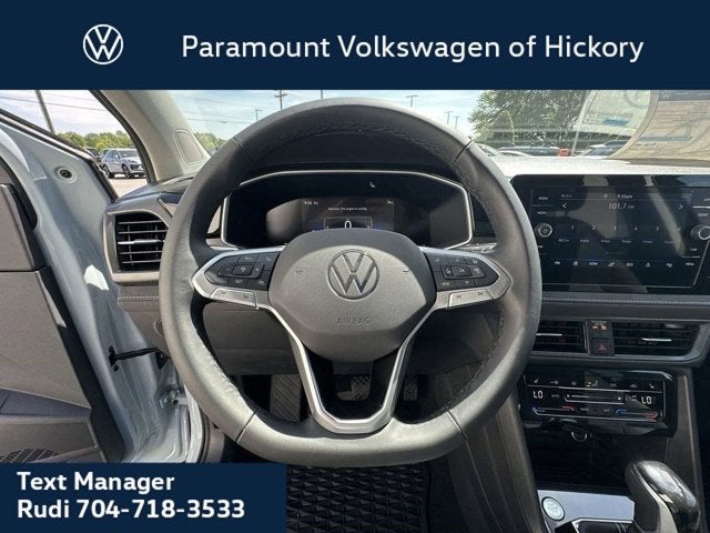 2025 Volkswagen Taos SE Black