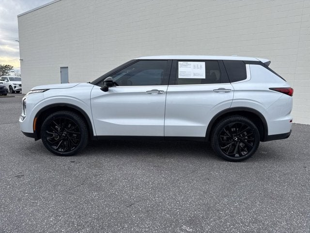 2023 Mitsubishi Outlander SE Black Edition