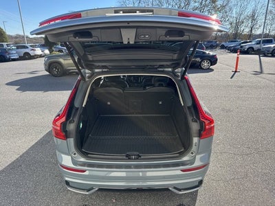 2024 Volvo XC60 Recharge Plug-In Hybrid Plus Dark Theme