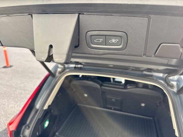 2024 Volvo XC60 Recharge Plug-In Hybrid Plus Dark Theme