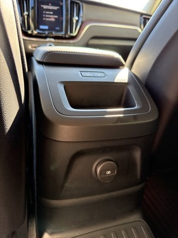 2024 Volvo XC60 Recharge Plug-In Hybrid Plus Dark Theme