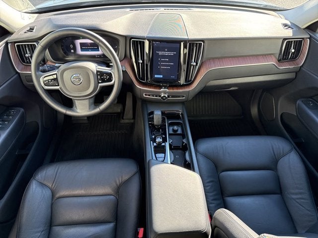 2024 Volvo XC60 Recharge Plug-In Hybrid Plus Dark Theme