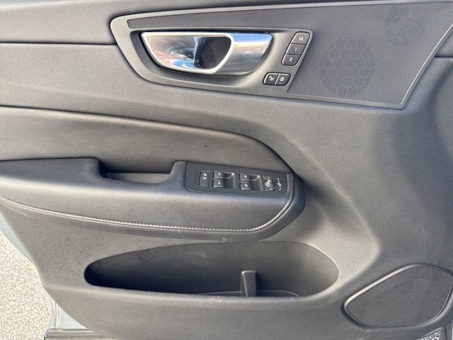 2024 Volvo XC60 Recharge Plug-In Hybrid Plus Dark Theme