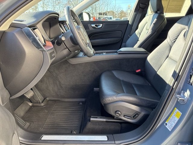 2024 Volvo XC60 Recharge Plug-In Hybrid Plus Dark Theme