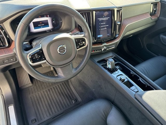 2024 Volvo XC60 Recharge Plug-In Hybrid Plus Dark Theme