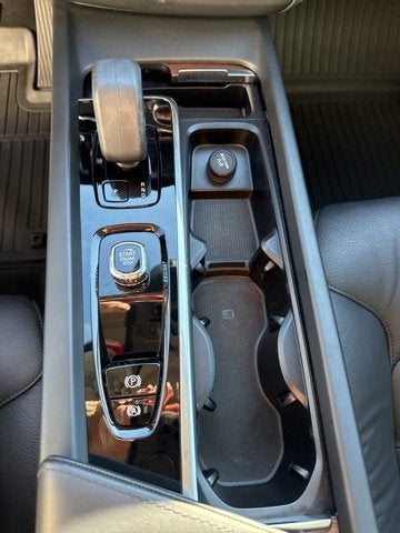 2024 Volvo XC60 Recharge Plug-In Hybrid Plus Dark Theme