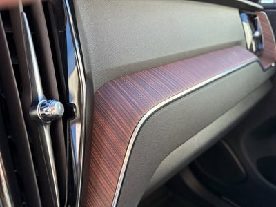 2024 Volvo XC60 Recharge Plug-In Hybrid Plus Dark Theme