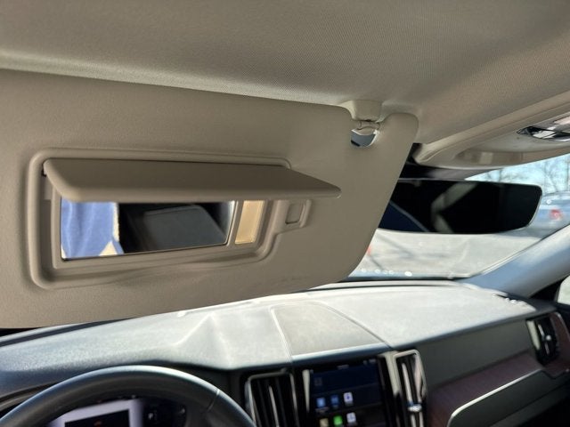 2024 Volvo XC60 Recharge Plug-In Hybrid Plus Dark Theme