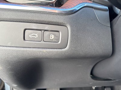 2024 Volvo XC60 Recharge Plug-In Hybrid Plus Dark Theme