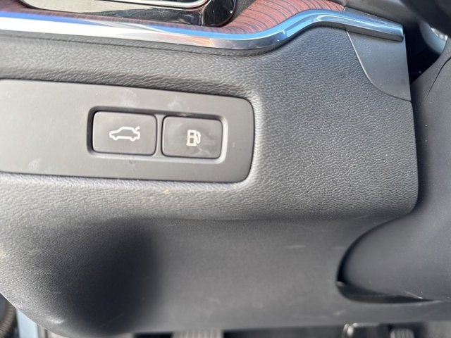 2024 Volvo XC60 Recharge Plug-In Hybrid Plus Dark Theme