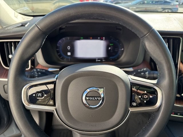 2024 Volvo XC60 Recharge Plug-In Hybrid Plus Dark Theme