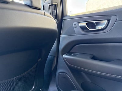 2023 Volvo XC60 Ultimate Dark Theme