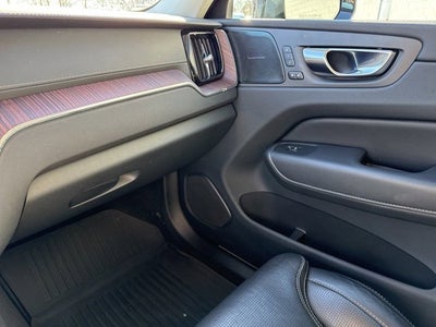 2023 Volvo XC60 Ultimate Dark Theme