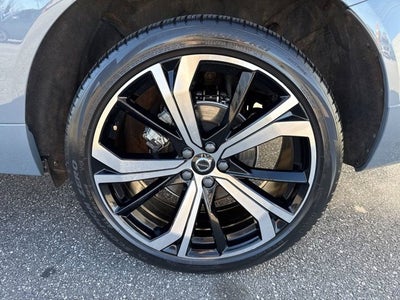 2023 Volvo XC60 Ultimate Dark Theme