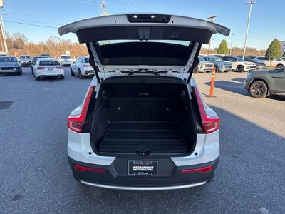 2024 Volvo XC40 Plus Bright Theme