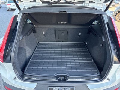 2024 Volvo XC40 Plus Bright Theme