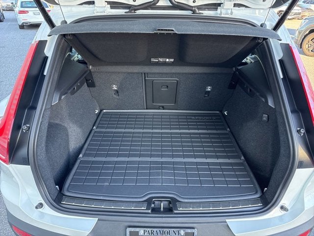 2024 Volvo XC40 Plus Bright Theme