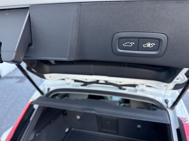 2024 Volvo XC40 Plus Bright Theme