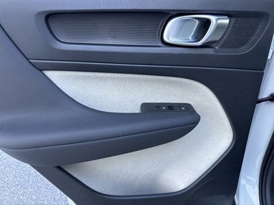 2024 Volvo XC40 Plus Bright Theme