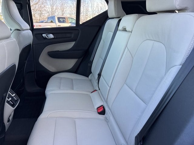 2024 Volvo XC40 Plus Bright Theme