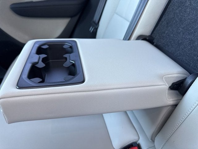 2024 Volvo XC40 Plus Bright Theme