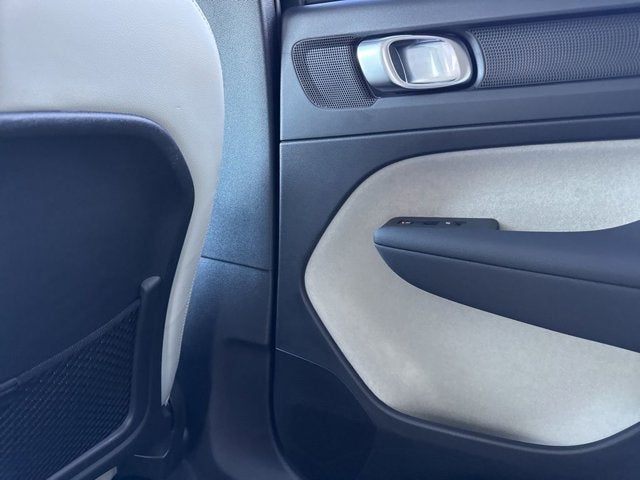 2024 Volvo XC40 Plus Bright Theme