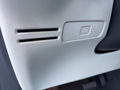 2024 Volvo XC40 Plus Bright Theme