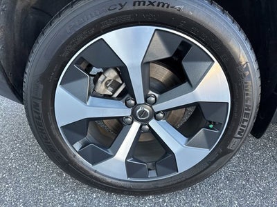 2024 Volvo XC40 Plus Bright Theme